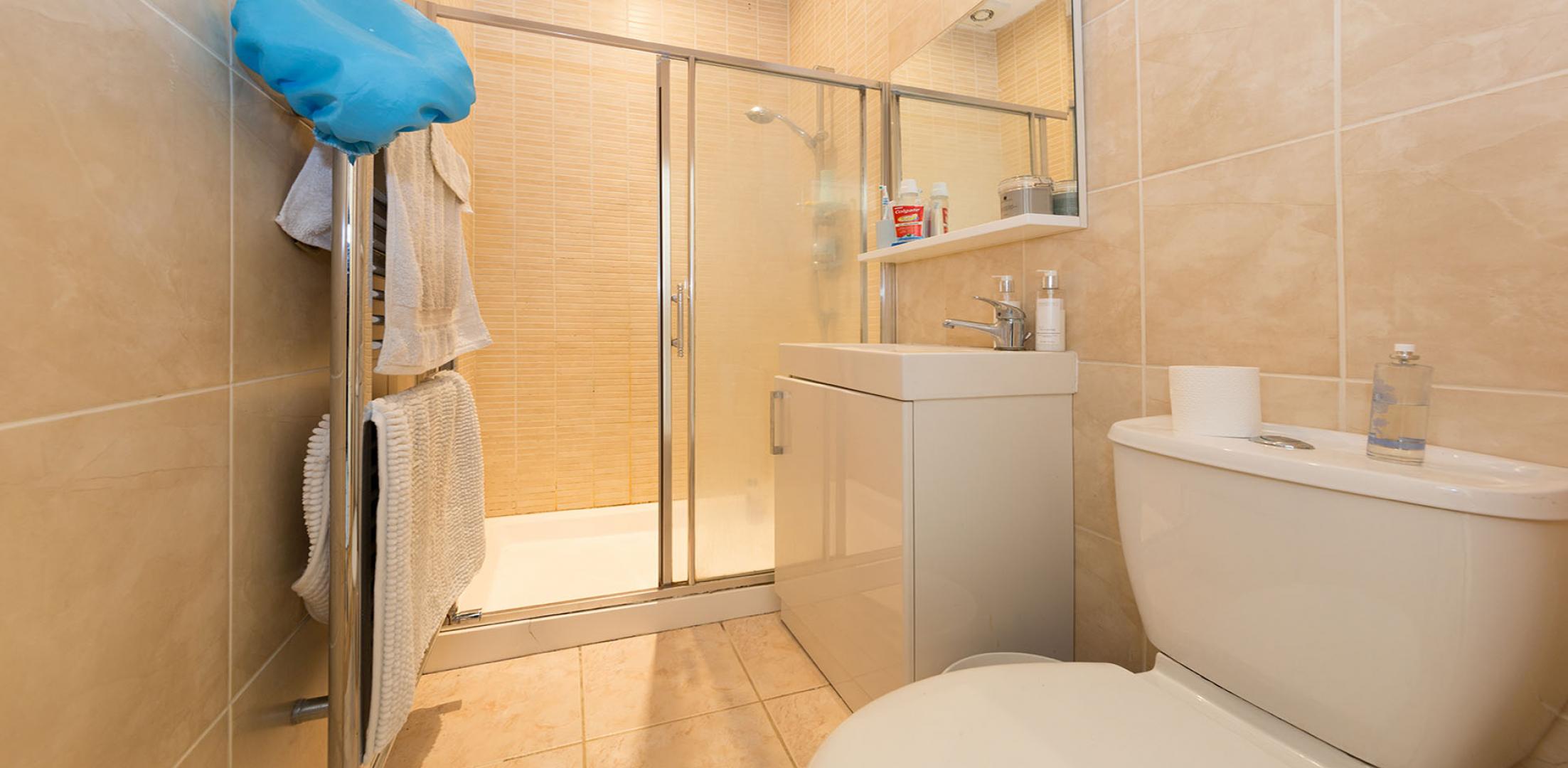 Modern Apartment Claremont road, Cricklewood